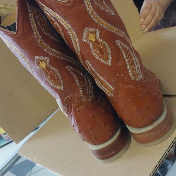 Boots - Picture 9 of 10